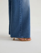 AG JEANS SAIGE WIDE LEG CROPPED MID RISE JEANS