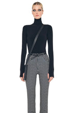 NORMA KAMALI SLIM FIT LONG SLEEVE TURTLE TOP SHORT