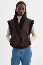 LA MARQUE DUA REVERSIBLE SHERPA VEST