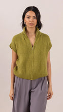 CHARLI LEIGH SLEEVELESS ZIP CARDIGAN