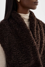 LA MARQUE DUA REVERSIBLE SHERPA VEST