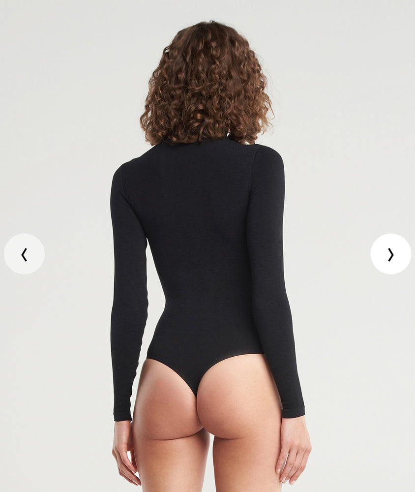 
            
                Load image into Gallery viewer, COLORADO THONG BODY BY WOLFORD FALL 23 HOLIDAY
            
        