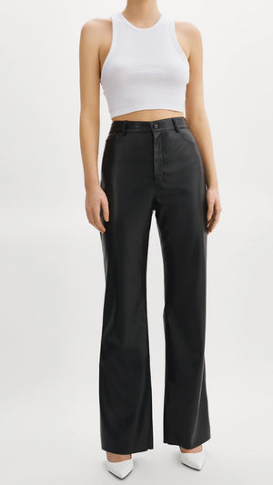 
            
                Load image into Gallery viewer, TAVI BLACK FAUX LEATHER PANTS BY LA MARQUE FALL 23
            
        