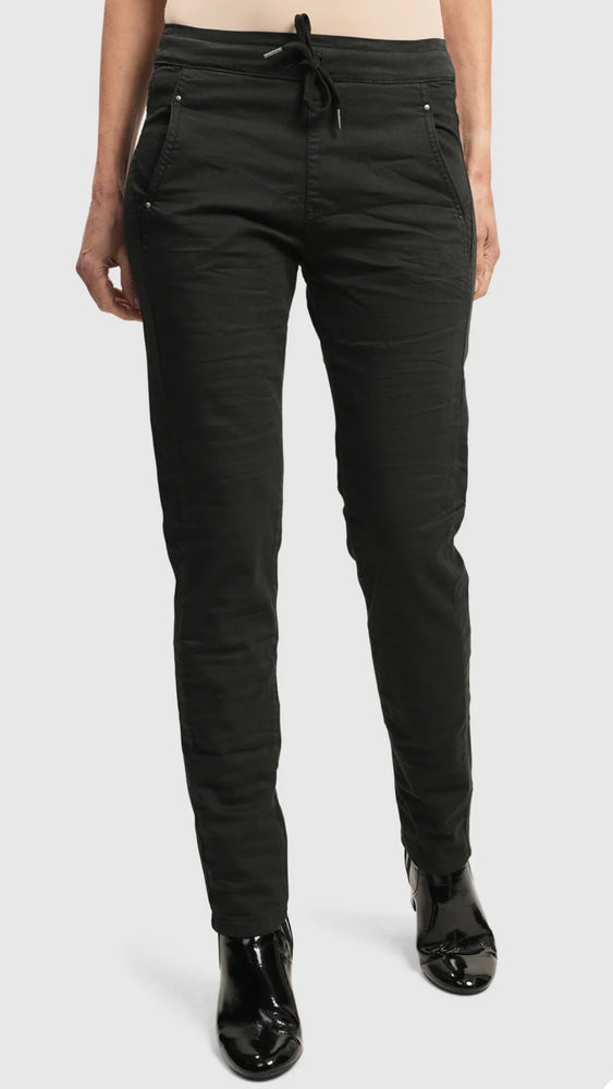ICONIC JEANS DESIRES, BLACK BY ALEMBIKA FALL 23