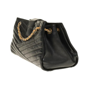 
            
                Load image into Gallery viewer, CHANEL VINTAGE CHEVRON QUILTED LEATHER BAG PRE OWNED FALL 23
            
        