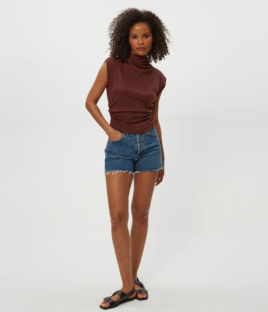 AMARA POWER SHOULDER TEE FALL 25