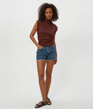 AMARA POWER SHOULDER TEE FALL 25