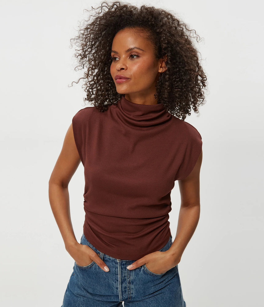 AMARA POWER SHOULDER TEE FALL 25
