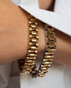 
            
                Load image into Gallery viewer, WRISTWATCH CHAIN BRACELET IN GOLD JEWELRY SPRING 23
            
        